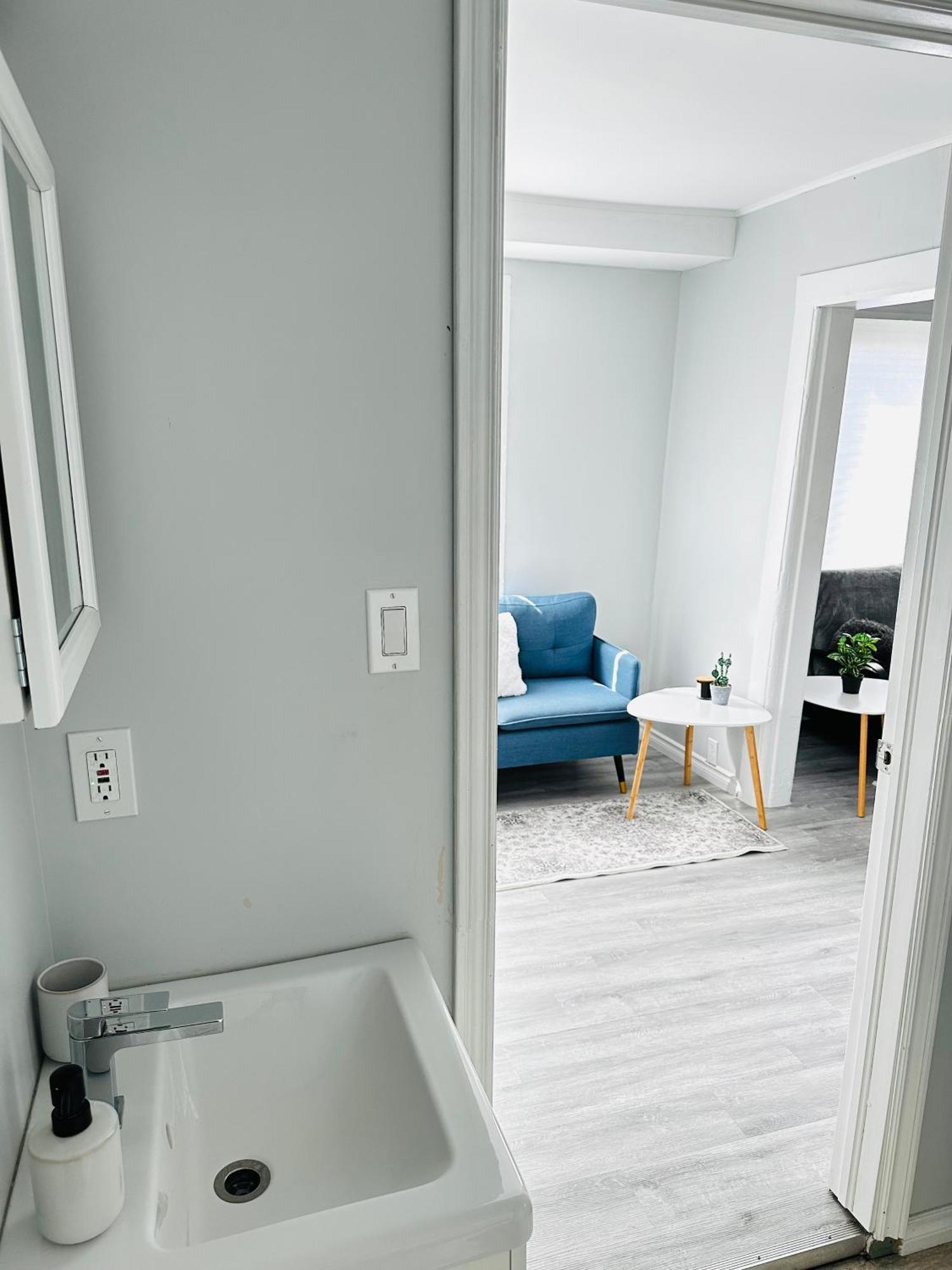 Cozy 2Br House Near Centre With Patio, Bbq, Backyard, And Netflix Peterborough Exterior foto