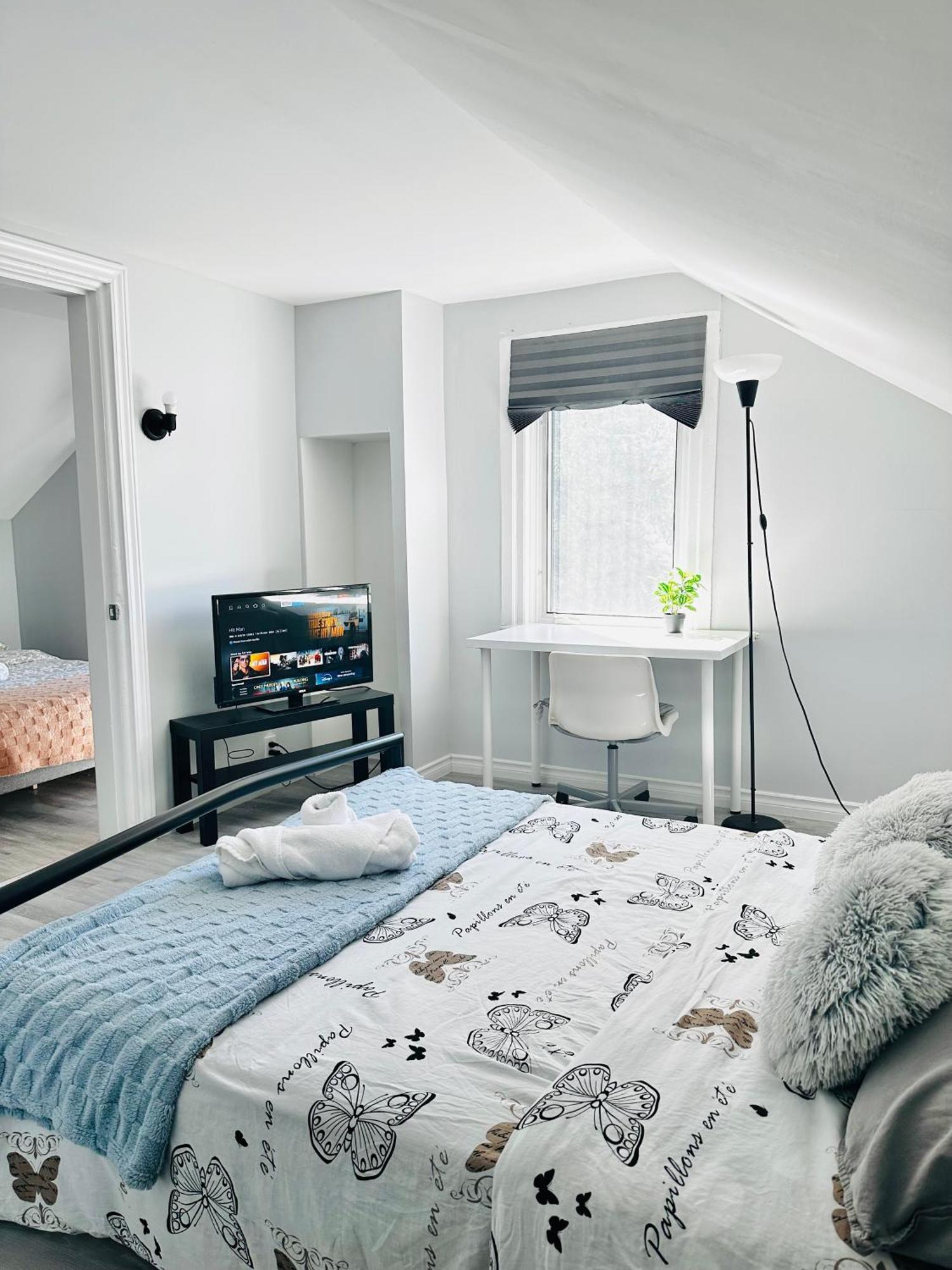 Cozy 2Br House Near Centre With Patio, Bbq, Backyard, And Netflix Peterborough Exterior foto