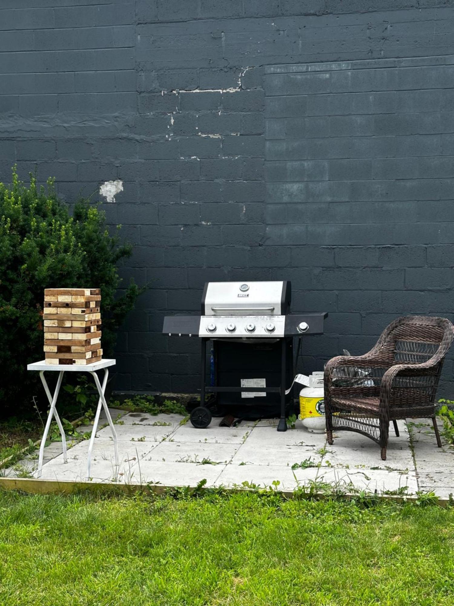 Cozy 2Br House Near Centre With Patio, Bbq, Backyard, And Netflix Peterborough Exterior foto