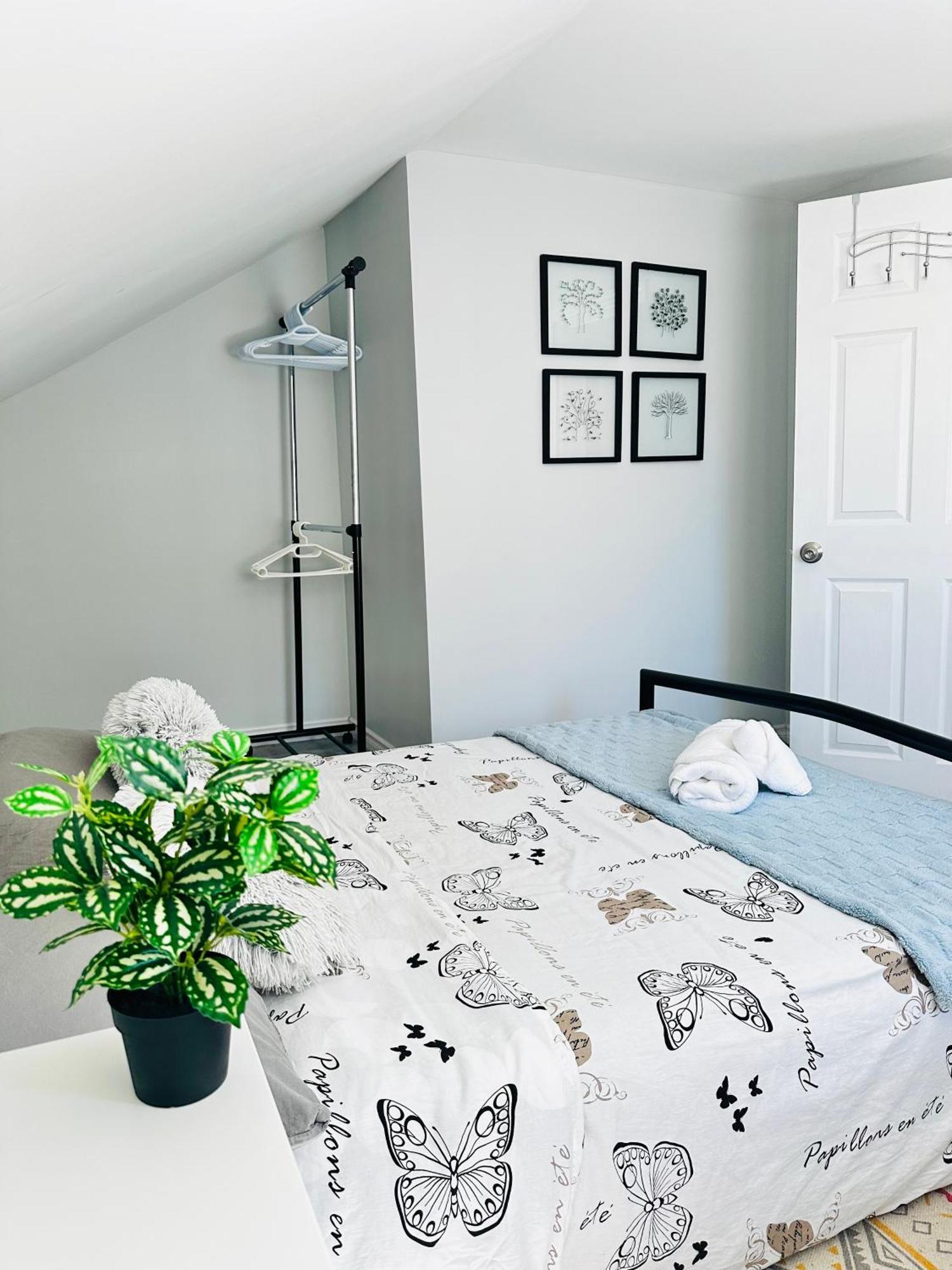 Cozy 2Br House Near Centre With Patio, Bbq, Backyard, And Netflix Peterborough Exterior foto