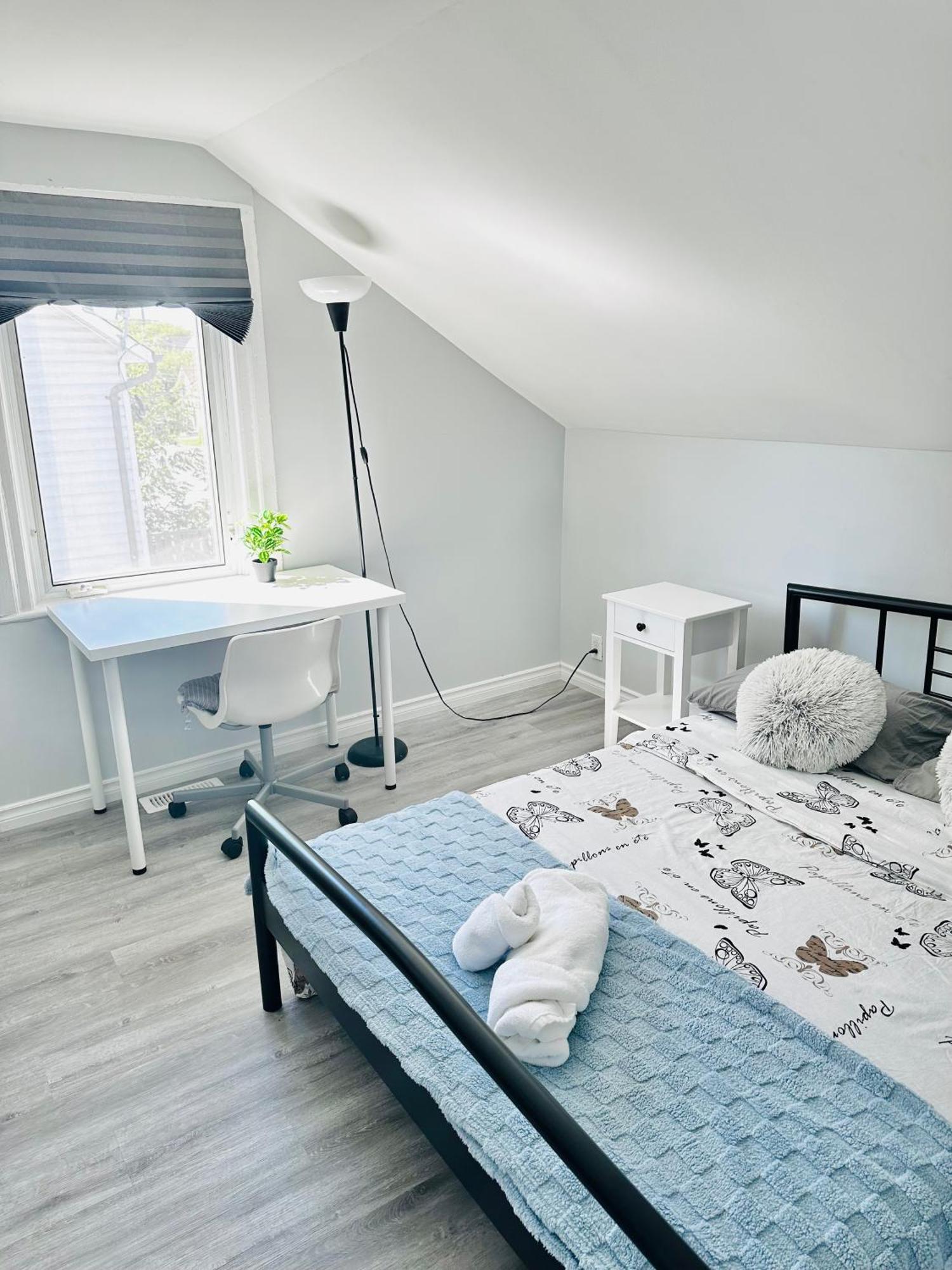Cozy 2Br House Near Centre With Patio, Bbq, Backyard, And Netflix Peterborough Exterior foto