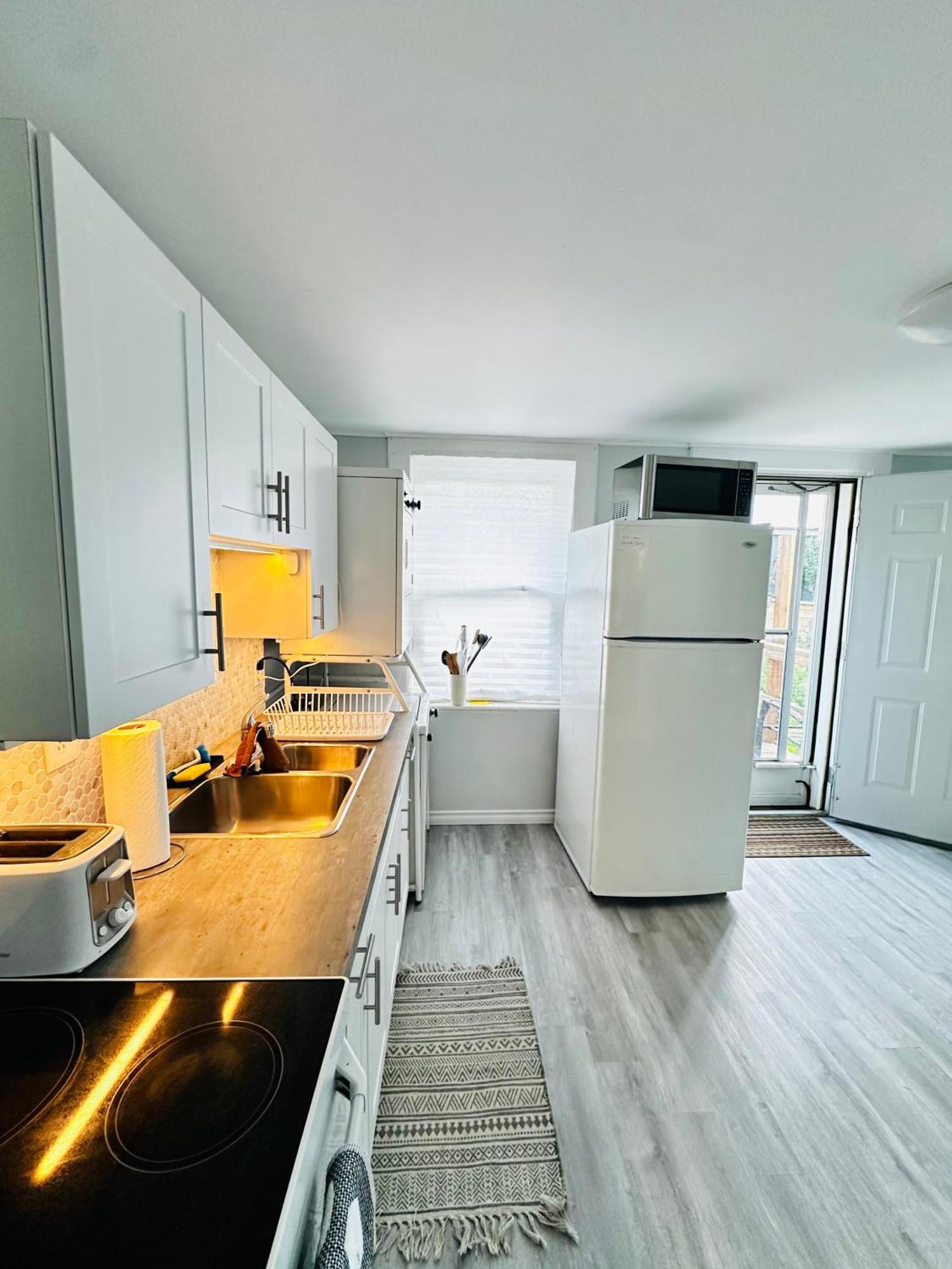 Cozy 2Br House Near Centre With Patio, Bbq, Backyard, And Netflix Peterborough Exterior foto